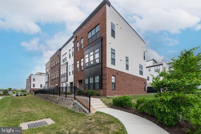 /international/us/43927-hurleys-hunt-terrace-ashburn-va-110108196797/
