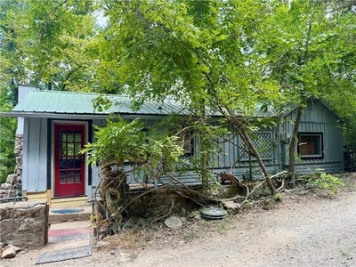/international/us/16-nut-st-eureka-springs-ar-110100689261/