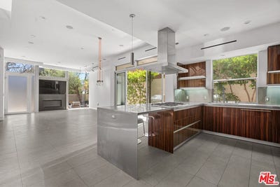 /international/us/1217-cabrillo-ave-venice-ca-110108294971/