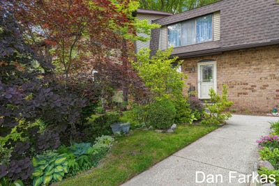 /international/us/2533-chatham-woods-drive-se-grand-rapids-mi-110100098912/