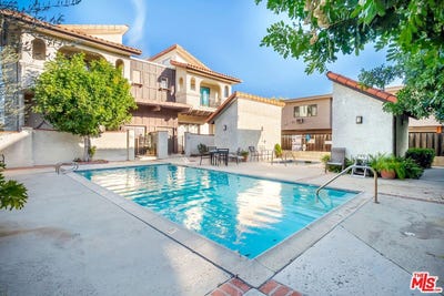 /international/us/17824-killion-st-encino-ca-110105975406/