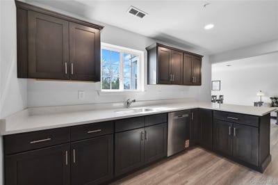/international/us/206-golf-links-road-middletown-ny-110108176158/