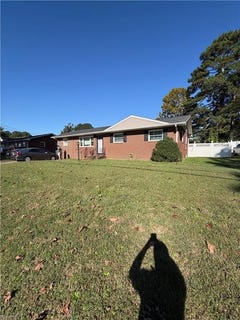/international/us/1483-lipton-circle-suffolk-va-110120637053/