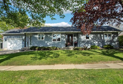 /international/us/109-16th-st-sw-waverly-ia-110107734427/