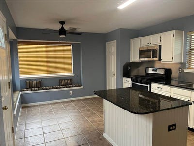 /international/us/11302-meadowchase-drive-houston-tx-110102618962/