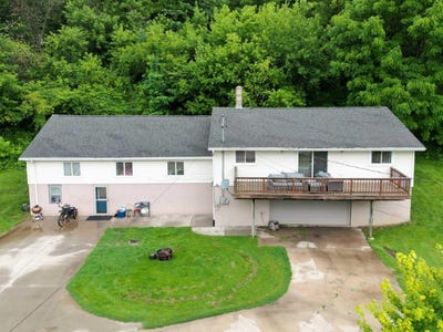 /international/us/73-shaw-street-lansing-ia-110100425996/
