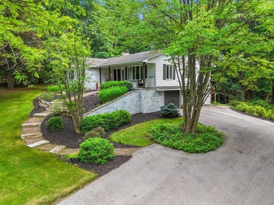 /international/us/4466-creek-valley-lane-hobart-wi-110100682919/
