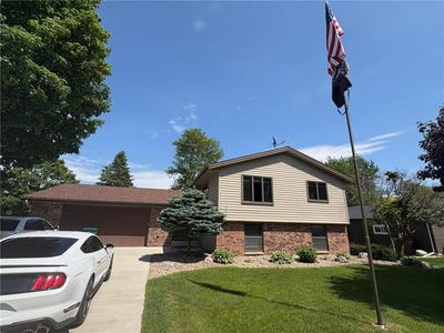 /international/us/1918-bayview-drive-albert-lea-mn-110108190167/