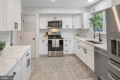 /international/us/10103-sassafras-woods-court-burke-va-110107872978/