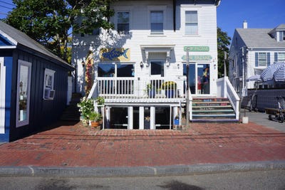 /international/us/322-commercial-street-provincetown-ma-110106529253/