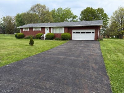 /international/us/6391-peach-street-ne-louisville-oh-110107987327/