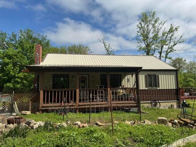 /international/us/100-burton-street-higbee-mo-110107719705/
