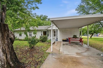 /international/us/105-s-locust-street-oologah-ok-110108395778/