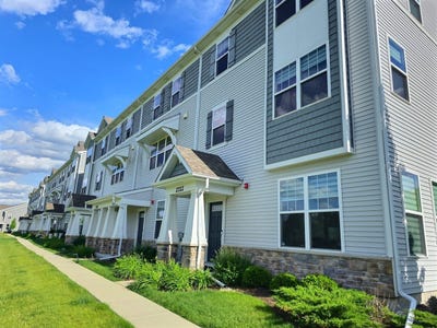 /international/us/2722-lily-lane-rolling-meadows-il-110109088398/