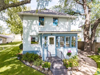 /international/us/211-4th-st-proctor-mn-110110297808/