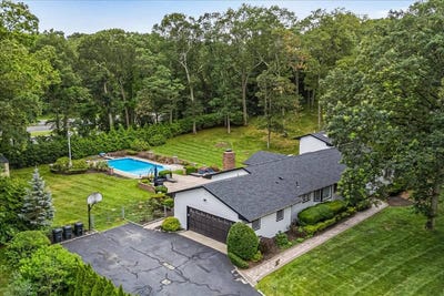 /international/us/9-midvale-ct-east-northport-ny-110100778862/?lang=en