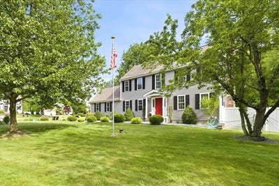 /international/us/8-eileen-road-norton-ma-110108333877/