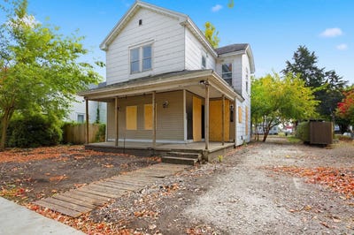 /international/us/1205-champaign-avenue-mattoon-il-110103387522/