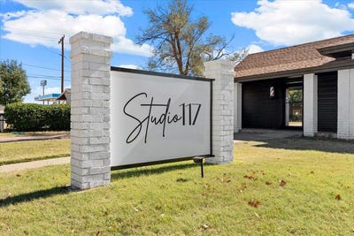 /international/us/117-w-4th-street-hale-center-tx-110105385840/
