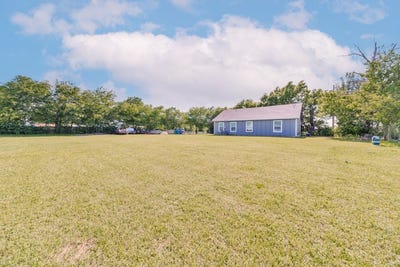 /international/us/709-w-live-oak-alvord-tx-110108587349/
