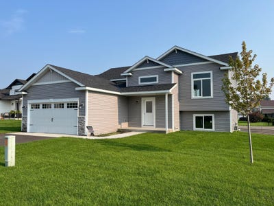/international/us/108-woolgrass-way-avon-mn-110119371299/