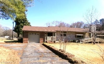 /international/us/912-friendly-road-eden-nc-110106272580/