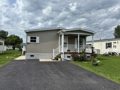 /international/us/824-willowbrook-drive-lockport-ny-110110210900/