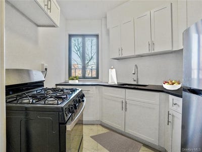 /international/us/1561-metropolitan-avenue-bronx-ny-110105929035/