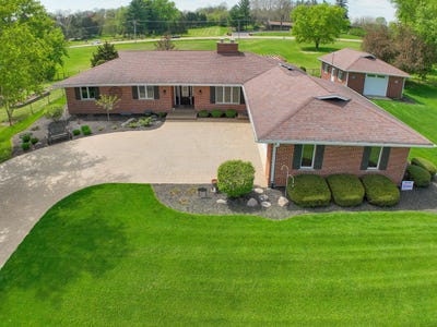 /international/us/704-n-first-street-elburn-il-110108012592/