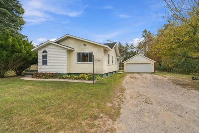 /international/us/2826-vanyea-road-cheboygan-mi-110110368822/