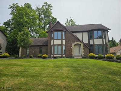 /international/us/6671-queens-way-north-royalton-oh-110099981471/