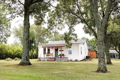 /international/us/1596-haskell-road-williamsburg-ks-110099729365/