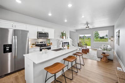 /international/us/15215-deerview-drive-urbandale-ia-110108478308/