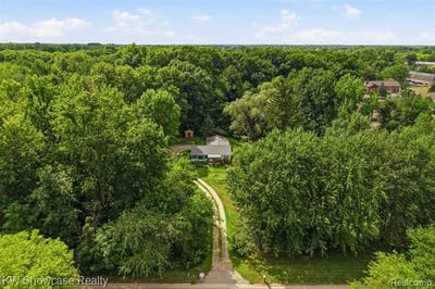 /international/us/60677-9-mile-road-lyon-twp-mi-110119667703/