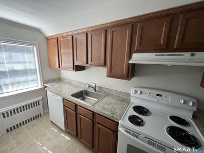 /international/us/2-high-street-farmington-ct-110108961240/
