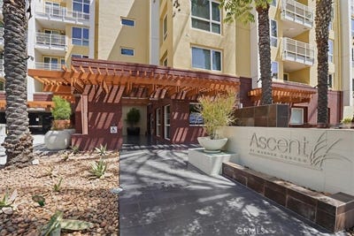/international/us/21301-erwin-street-woodland-hills-ca-110108661736/