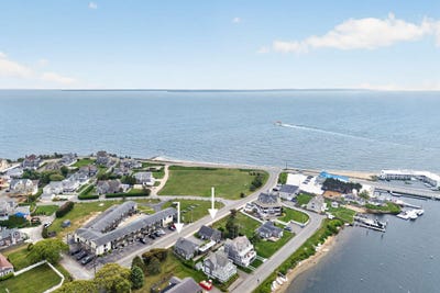 /international/us/424-426-grand-avenue-falmouth-ma-110108349734/