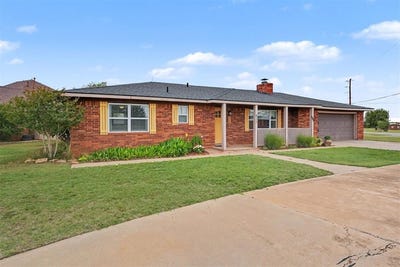 /international/us/633-e-benton-avenue-sayre-ok-110108417497/