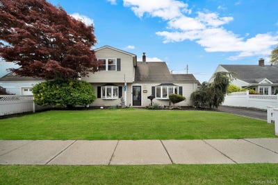 /international/us/226-old-farm-road-levittown-ny-110107822703/