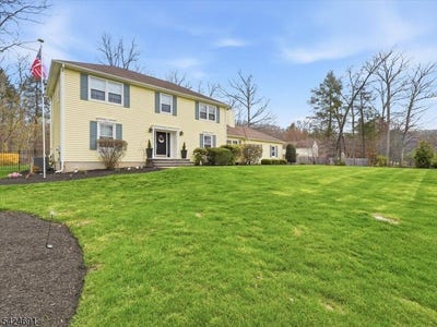 /international/us/24-powhatatan-way-mount-olive-twp-nj-110107466273/
