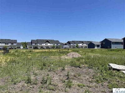 /international/us/2020-bluestem-drive-mankato-mn-110085053676/