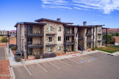 /international/us/2331-mesa-road-moab-ut-110102625947/