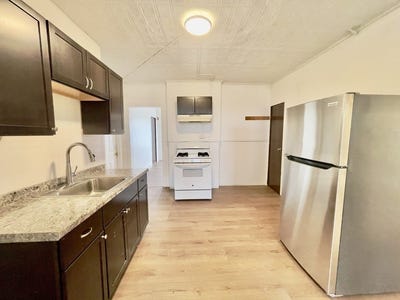 /international/us/650-high-st-holyoke-ma-110106671844/