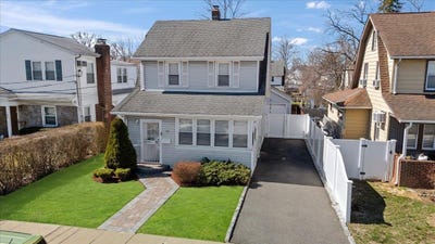 /international/us/95-weberfield-avenue-freeport-ny-110098427475/