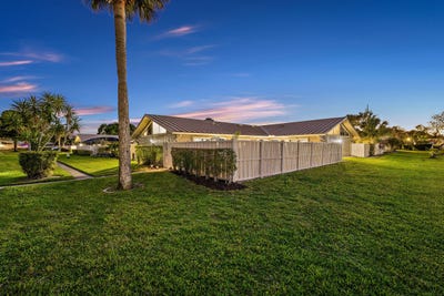 /international/us/5537-eagle-lake-drive-palm-beach-gardens-fl-110106784152/
