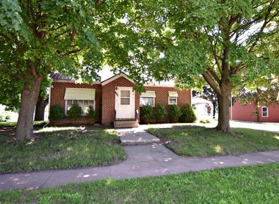/international/us/105-1st-st-n-hazleton-ia-110100472881/