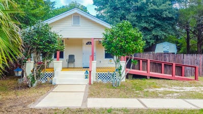 /international/us/120-n-davis-lane-defuniak-springs-fl-110094274185/