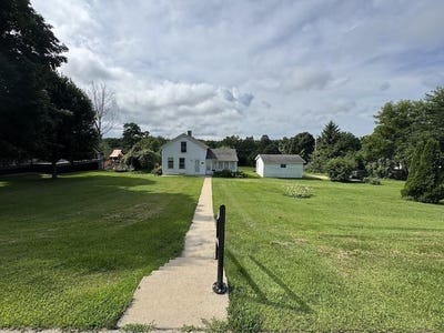 /international/us/409-e-division-street-dodgeville-wi-110101477359/