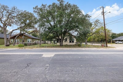 /international/us/148-east-boundary-street-giddings-tx-110103716587/