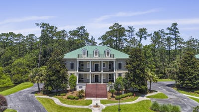 /international/us/7-crescent-circle-bluffton-sc-110100749529/
